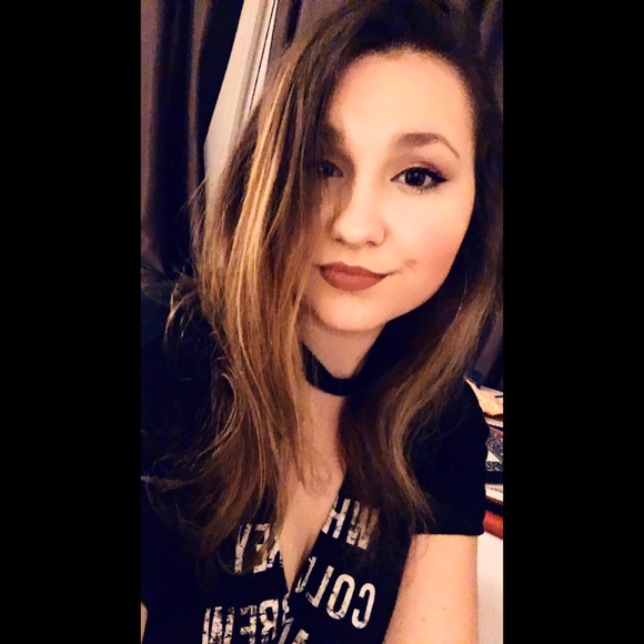 Meet your Posher, Tori - Picture 1 of 1